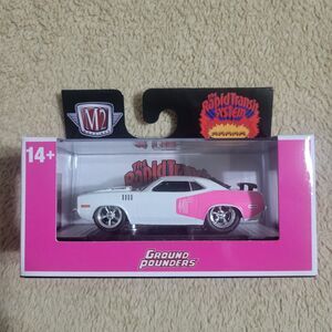 M2 Machines - 1971 Plymouth Cuda 440 - Ground Pounders R29 - White/Pink Plymouth